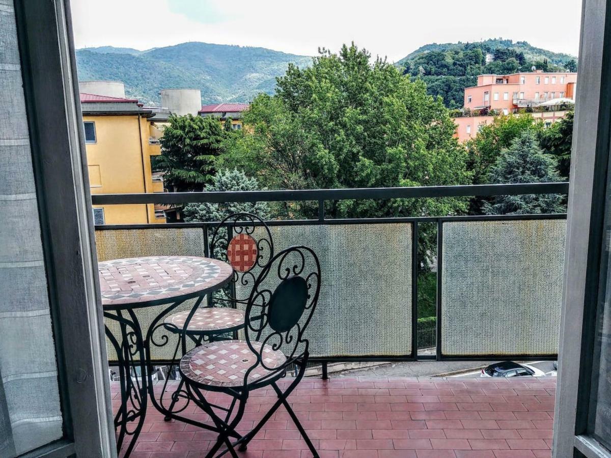 Appartamento Con Terrazzo Zona Ospedale Civile Bréscia Exterior foto