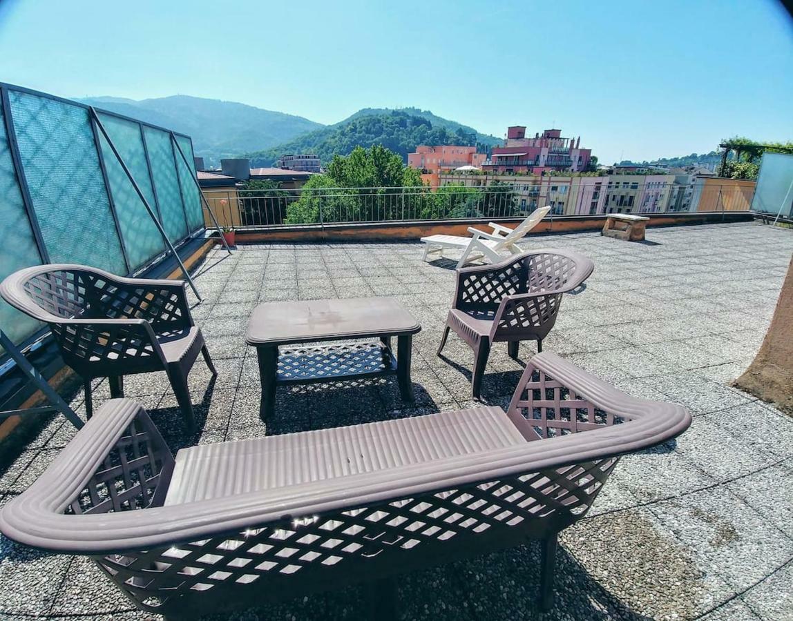 Appartamento Con Terrazzo Zona Ospedale Civile Bréscia Exterior foto
